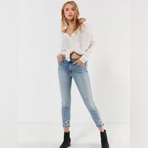 AGOLDE Sophie High Rise Distressed Cropped Light Wash Jean